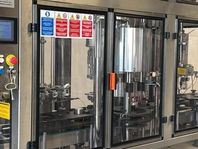 Linea di imbottigliamento Alfatek usata per vino fermo