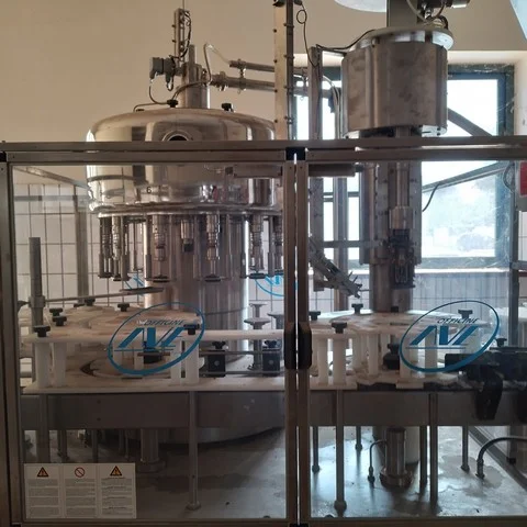 Linea di imbottigliamento Ave Industry usata per olio d'oliva