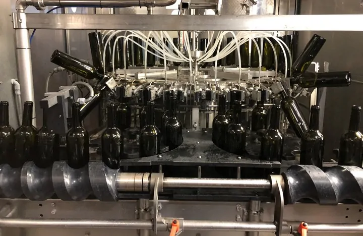 Linea di imbottigliamento Bertolaso Isobarica Usata