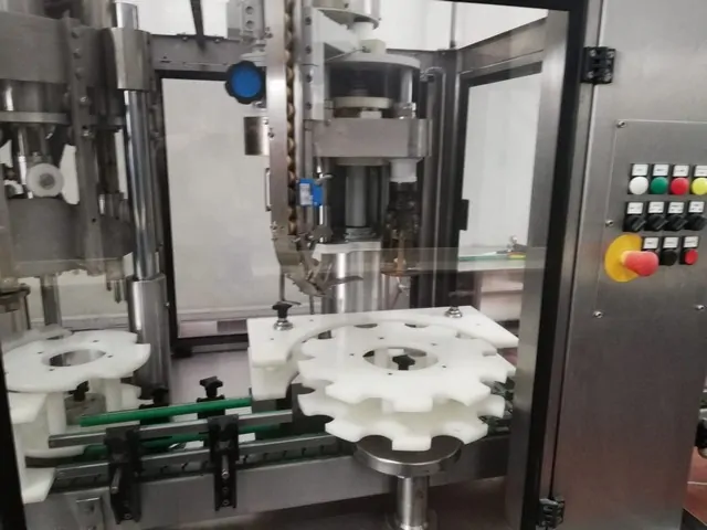 Linea di imbottigliamento Costec 1.000 bph Usata