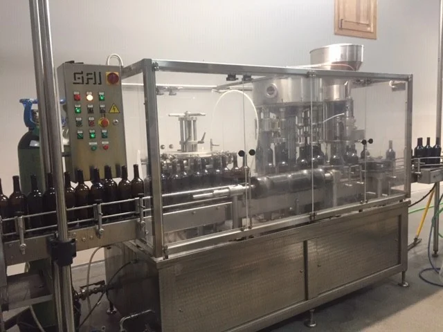 Linea di imbottigliamento Gai usata per vino