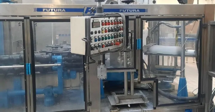 Linea di imbottigliamento PET 13.000 bph Usata