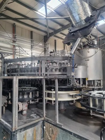 Linea di imbottigliamento PET 2LT Usata