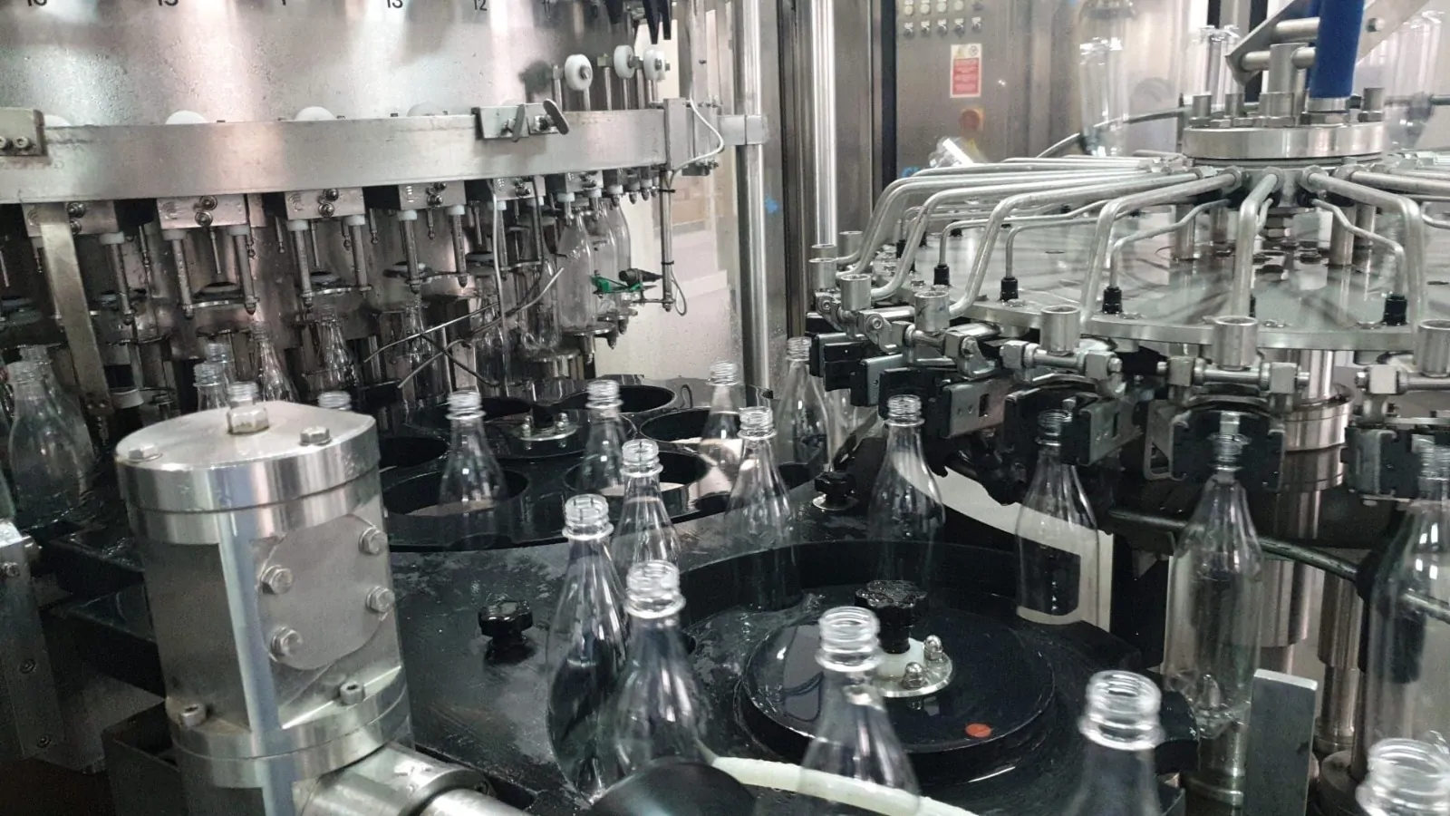 Linea di imbottigliamento PET 4.000 bph Usata