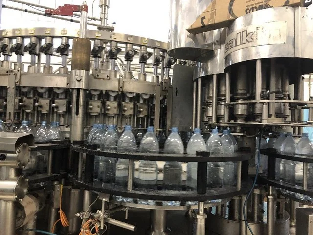 Linea di imbottigliamento Sarcmi PET usata per acqua frizzante e naturale
